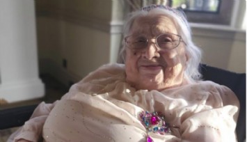 100 Yaşına Giren Kadın Uzun Yaşamanın Sırrını Verdi!