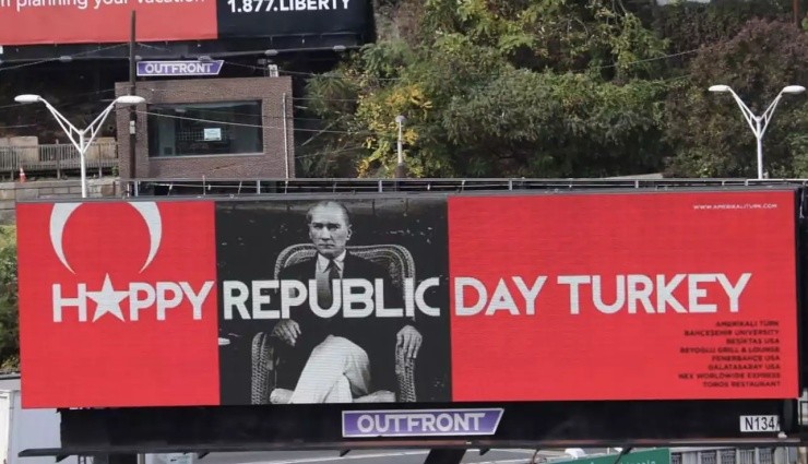 ABD'de Cumhuriyet Bayramı Billboardı!