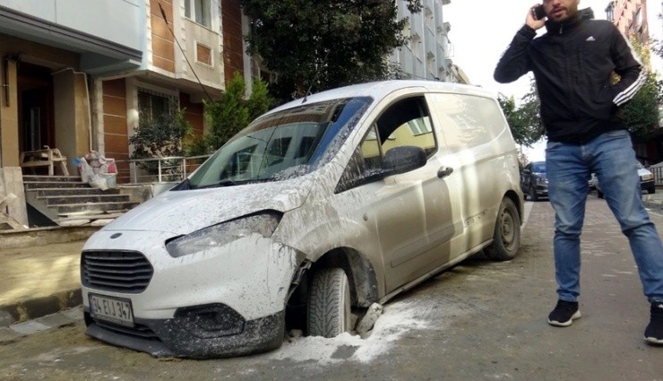 Avcılar'da Yol Çöktü!