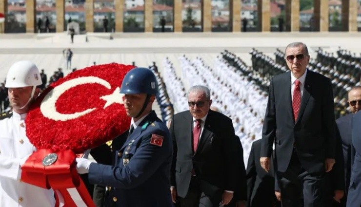 Devlet Erkanı Ata'nın Huzurunda...