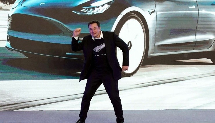 Musk, Tesla Hissesi Sattı!