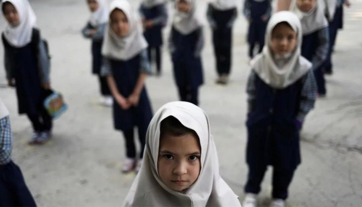 Taliban Kız Çocuklarına Okulu Yasakladı!