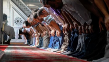 'Erkekler Başı Açık Namaz Kılmasın'