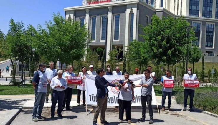 Hekimlere, Bakanlık Önünde Polis Engeli!