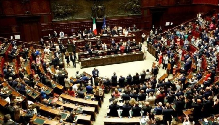 İtalya'da Parlemento Feshedildi!