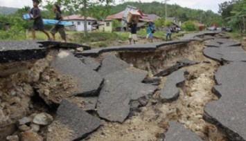Papua Yeni Gine'de Deprem!