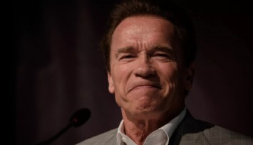 Schwarzenegger, Holokost Mağduruyla Buluştu!