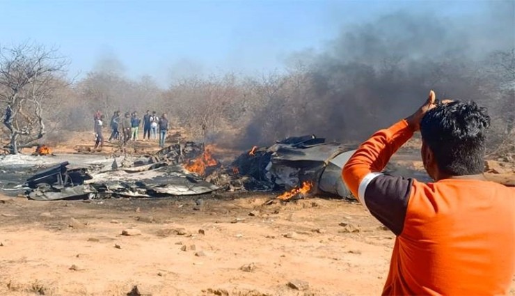 Hindistan'da İki Savaş Uçağı Düştü!