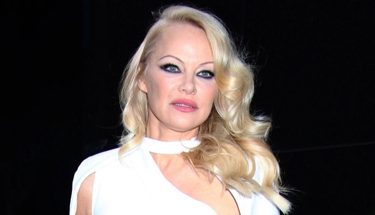 Pamela Anderson’dan Cinsel Taciz İtirafı!