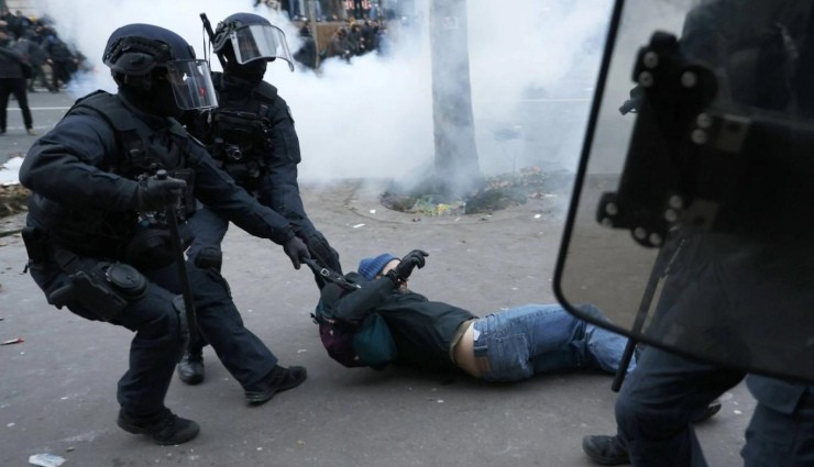 Paris'te Emeklilik Yaşı Protestoları!