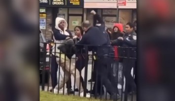 Polis Siyah Kız Çocuğunu Dövdü!