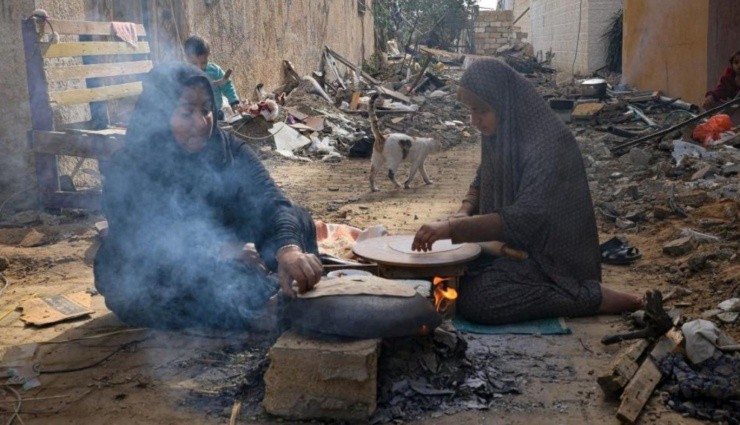 Gazzeliler Evlerinin Yıkıntılarını İnceliyor!