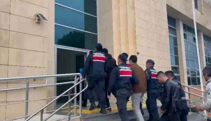 İzmir'de Göçmen Kaçakçılığı Operasyonu!