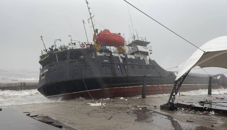Zonguldak’ta Kaybolan Gemi Battı: 12 Denizci Kayıp!