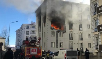 Kars'ta Bir Binada Patlama Sonrası Yangın!
