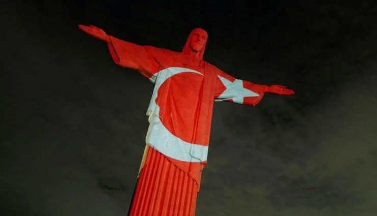 İsa Heykeli Türk Bayrağı İle Aydınlatıldı!