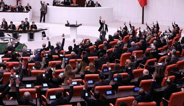 AKP ve MHP Yanlışlıkla Evet Oyu Verdi!