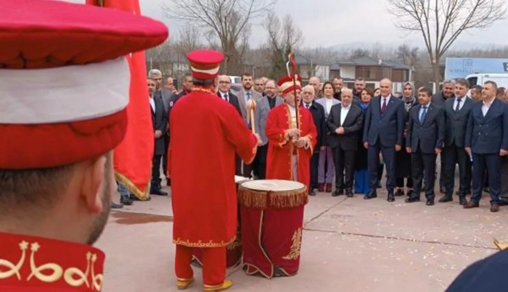 Çalışanlar Zammı Mehterle Kutladı!