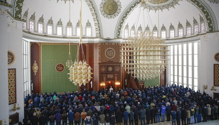 Cuma Namazı Kılınırken Deprem Oldu!