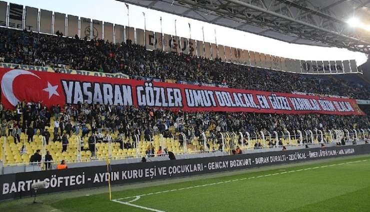 Fenerbahçe Taraftarından AK Parti Protestosu!