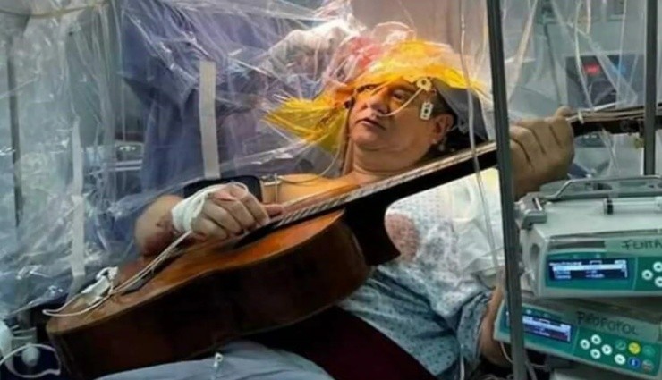 Ameliyatı Olurken 4 Saat Boyunca Gitar Çaldı!