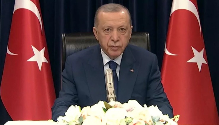 Cumhurbaşkanı Erdoğan Açıklamalarda Bulunuyor