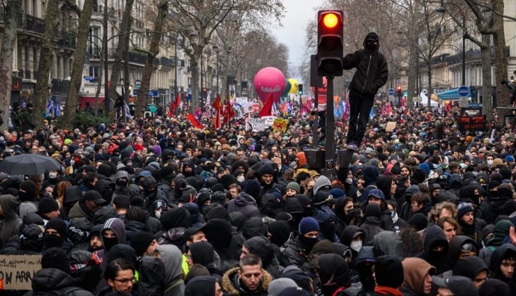 Fransa'da Emeklilik Protestosu!