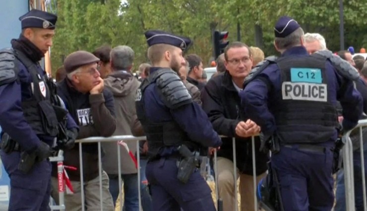 Fransa'da Polislerden Macron'un Yasasına Tepki!
