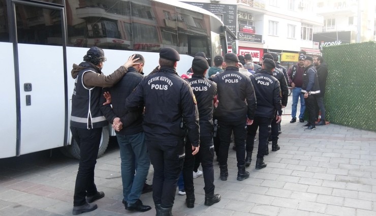 İzmir'de Şantaj Yapan 25 Suç Örgütü Üyesi Adliyede!