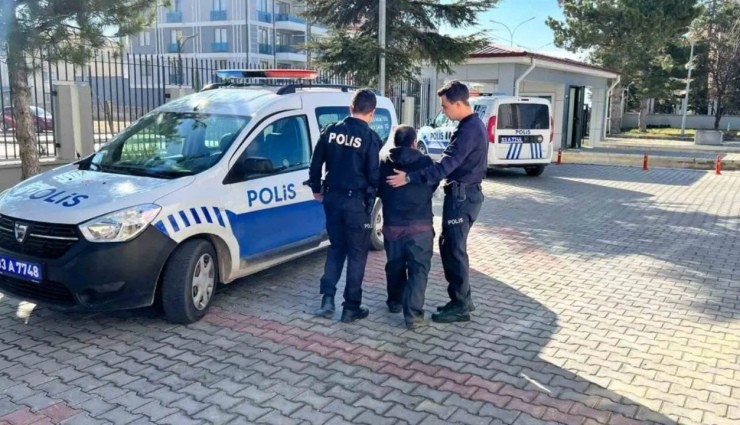 Polis Kılığına Giren İranlı, Sırp Turistleri Soydu!