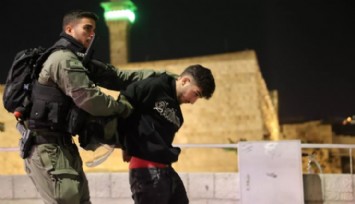 İsrail Polisi, Namaz Kılmak İsteyenlere Saldırdı!