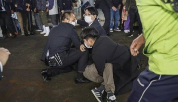 Japonya Başbakanı'na Sis Bombası Fırlatıldı!