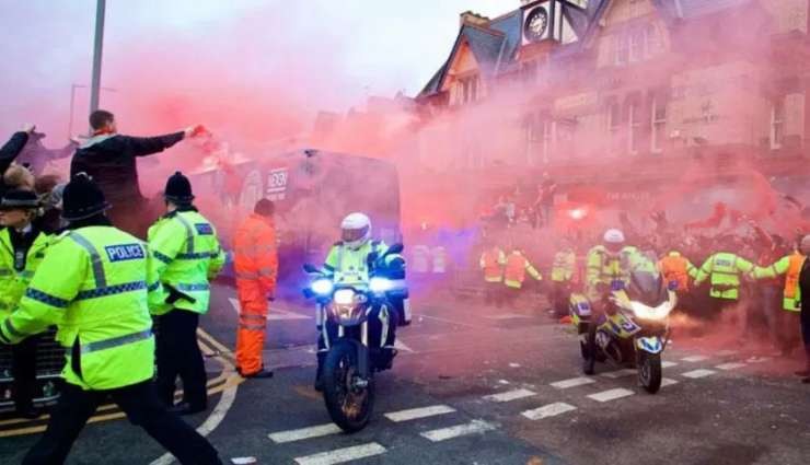 Liverpool Takım Otobüsüne Saldırı!