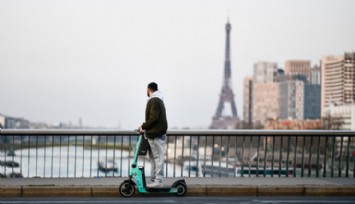 Paris'te Elektrikli Scooterlar Yasaklandı