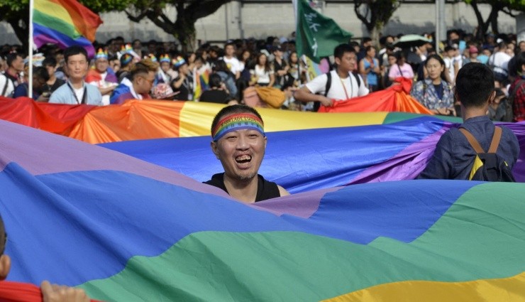 Tayvan'da Eşcinsel Çiftler Çocuk Evlat Edinebilecek!