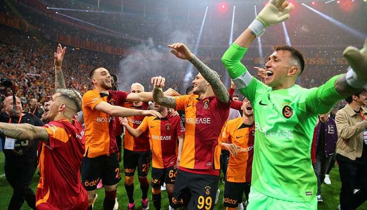 Galatasaray Aradığı Sol Beki Buldu!