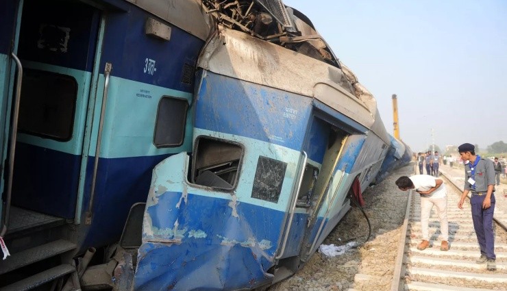 Tren Kazası: En Az 50 Ölü!