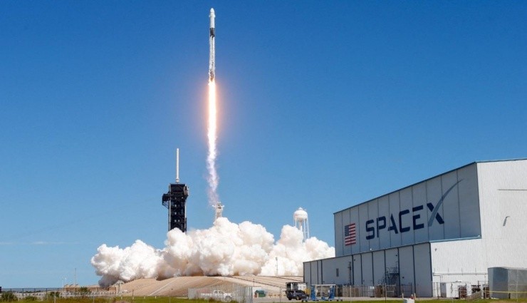 Elon Musk'ın SpaceX'i İyonosferi Delmiş Olabilir!
