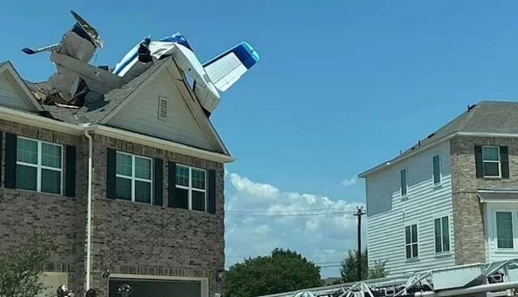 Evin Çatısına Uçak Düştü!