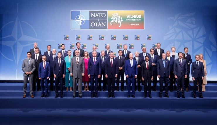 NATO Liderler Zirvesi'nde Aile Fotoğrafı Çekimi!