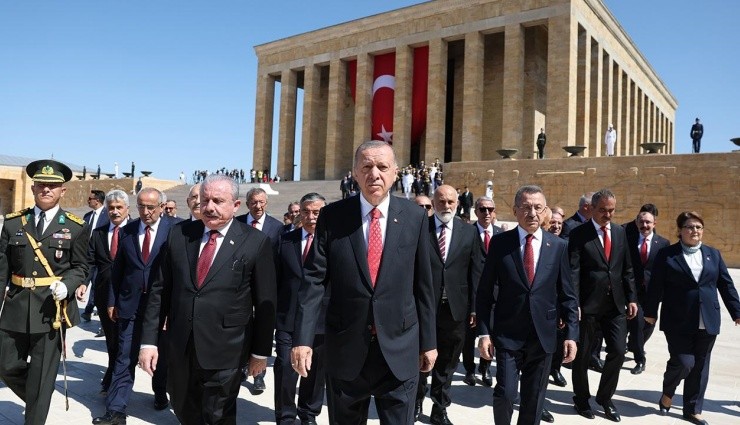 Devlet Erkanı Anıtkabir'i Ziyaret Etti!