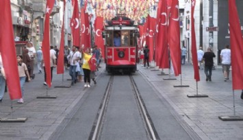 İstiklal Caddesi 1200 Türk Bayrağıyla Donatıldı!