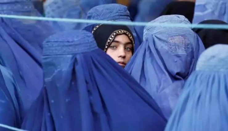 Taliban'dan Kız Çocuklarına Okul Yasağı!