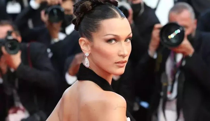 Bella Hadid Robotla Dudak Dudağa!