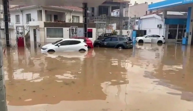 İzmir'i Sağanak Vurdu!