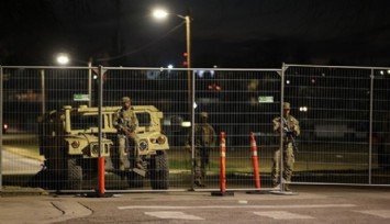 Teksas Krizi Sürüyor: Sınıra Zırhlı Araçlar Taşındı!