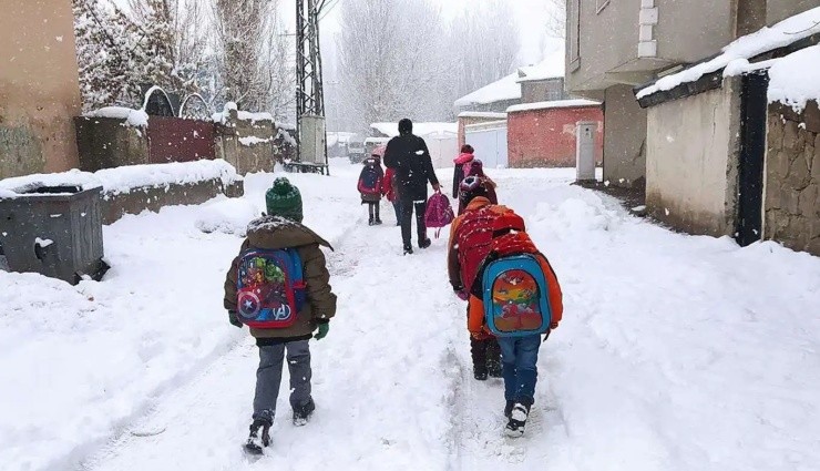 Van'ın 3 İlçesinde Eğitime Kar Tatili!