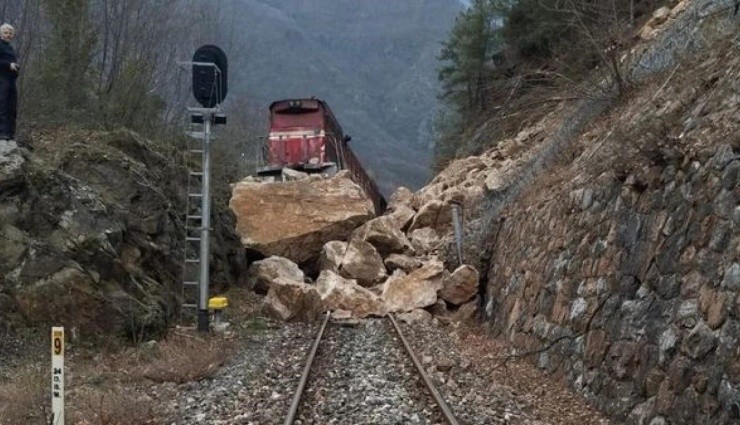 Yük Treni Raydan Çıktı!