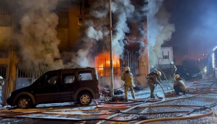 Beyoğlu’nda Yatak İmalathanesinde Yangın!