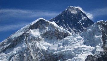 Everest Neden Beklenenden Fazla Uzuyor?